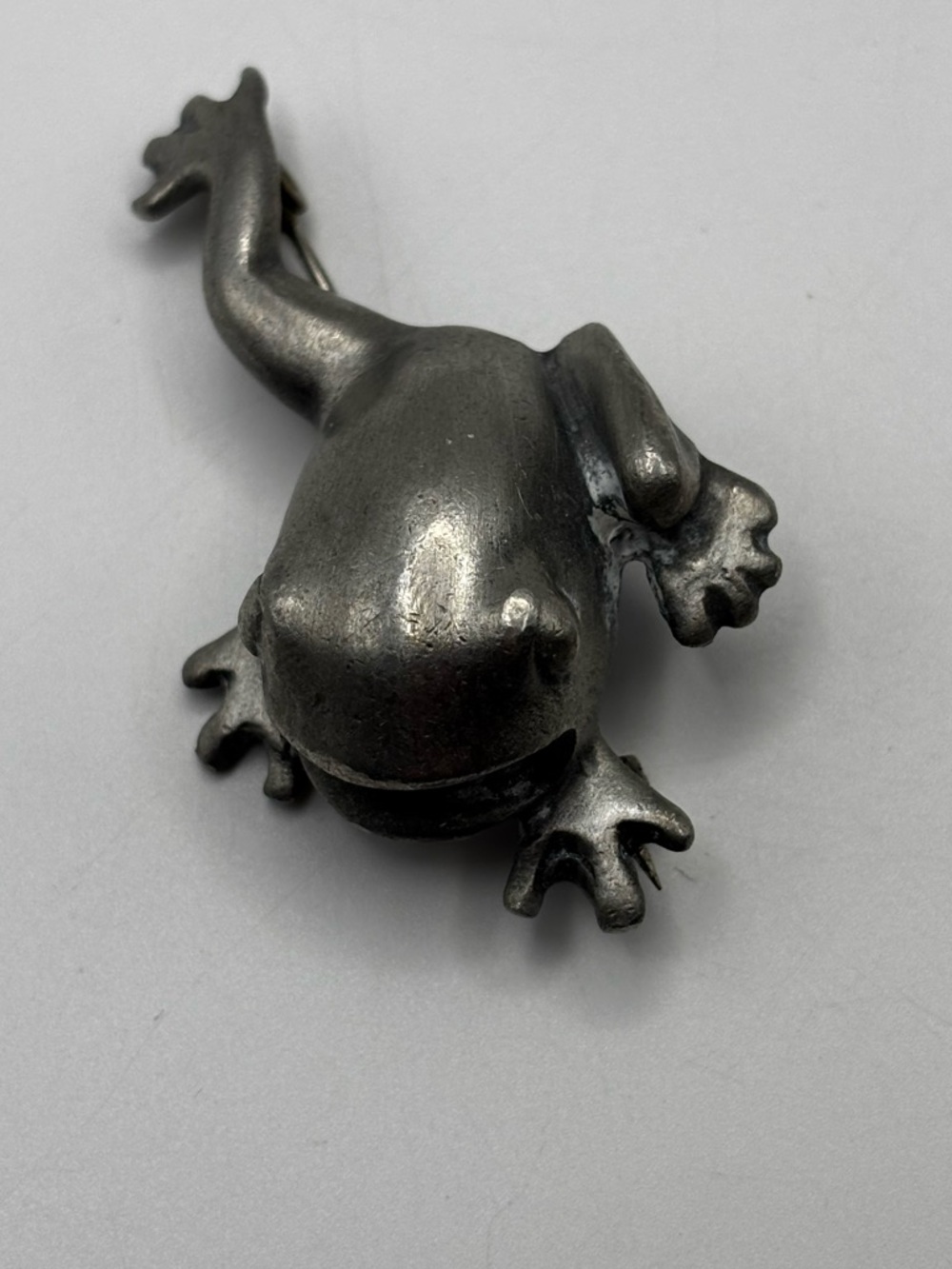 Frog Brooch - Picture 5 of 14
